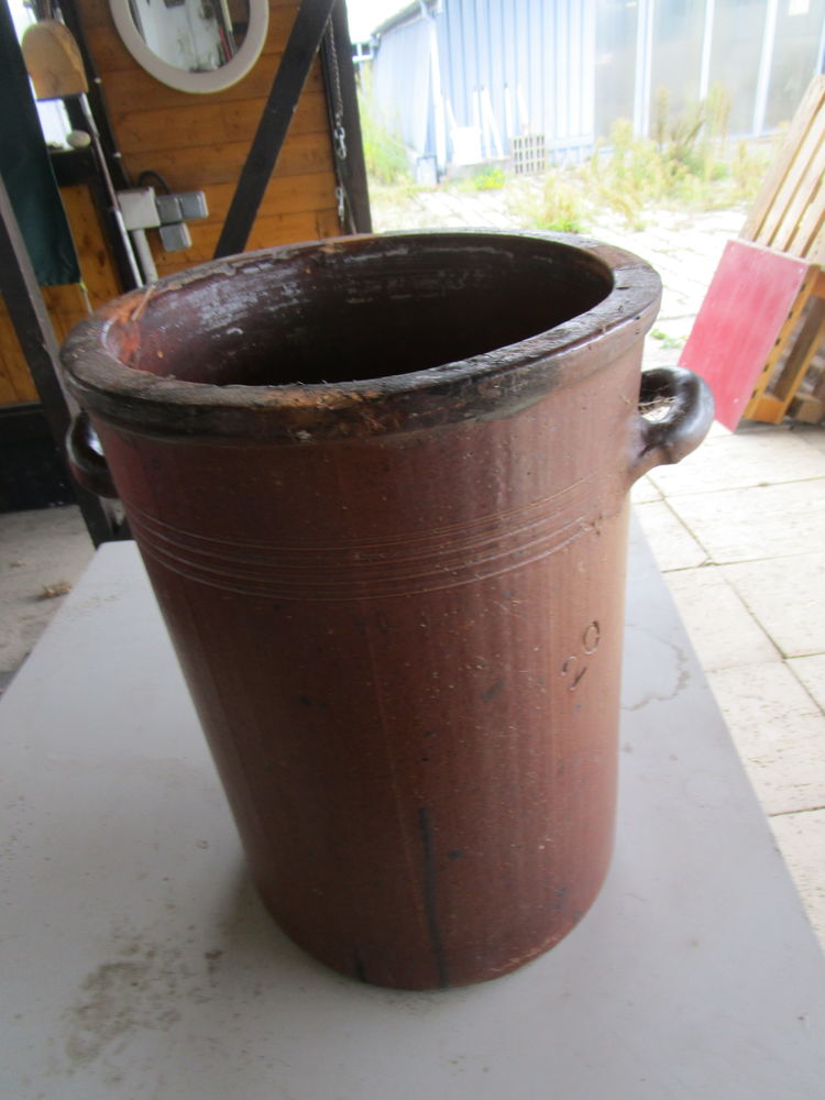 Pot en gr�s rouge 100 Illzach (68)