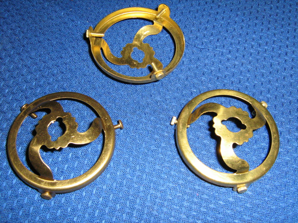 1 une griffe en laiton 57 mm trou de 11 mm neuve suspension 5 Marseille 13 (13)