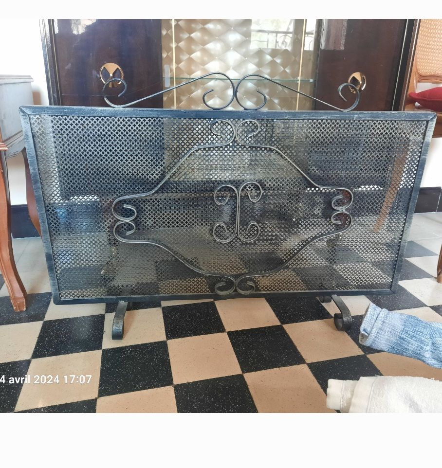 grille chemin�e 25 Pignans (83)