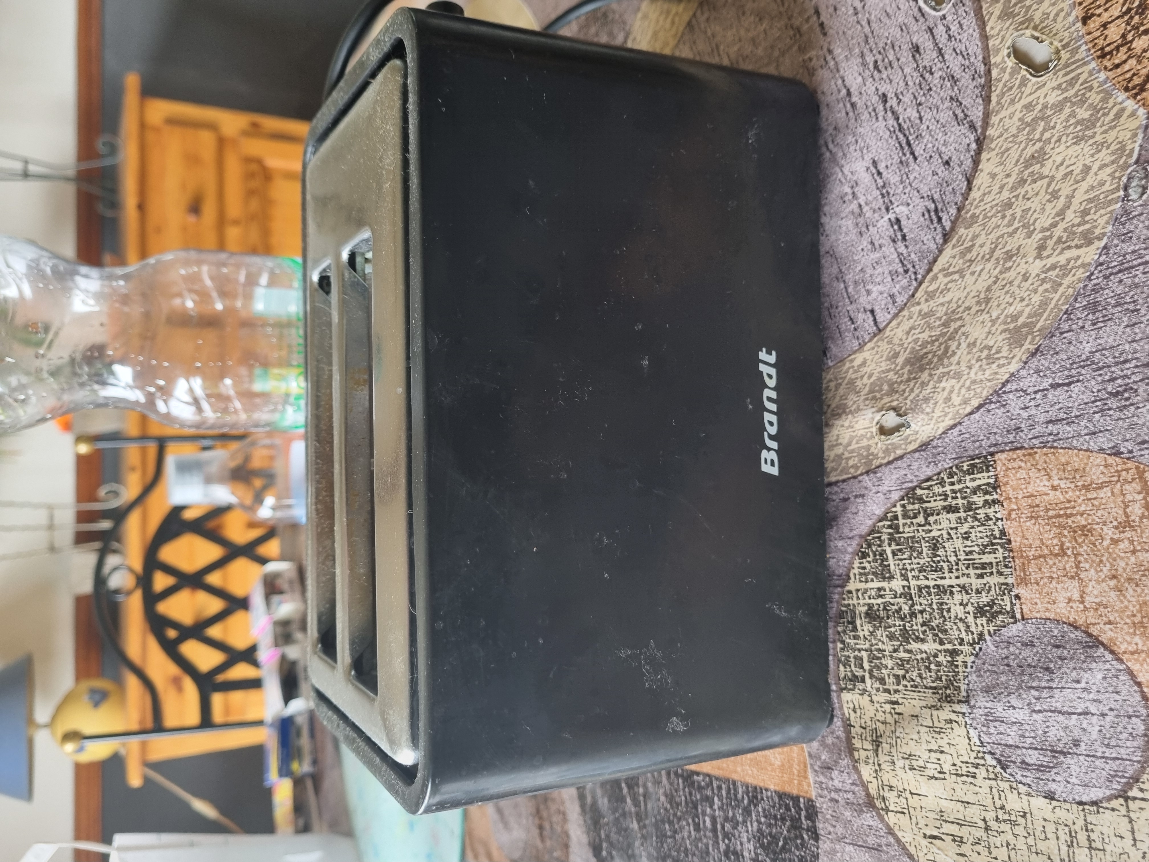 Grille pain brant tr�s peu servi 
15 Saint-Quentin-la-Motte-Croix-au-Bailly (80)