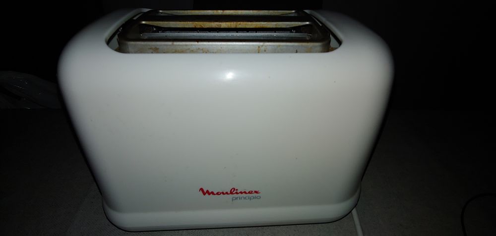 grille pain Moulinex Principio blanc. 10 Le Plessis-Tr�vise (94)