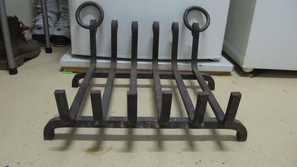 GRILLE PORTE-B�CHES sur pieds pour foyer chemin�e 50 Th�nes (74)