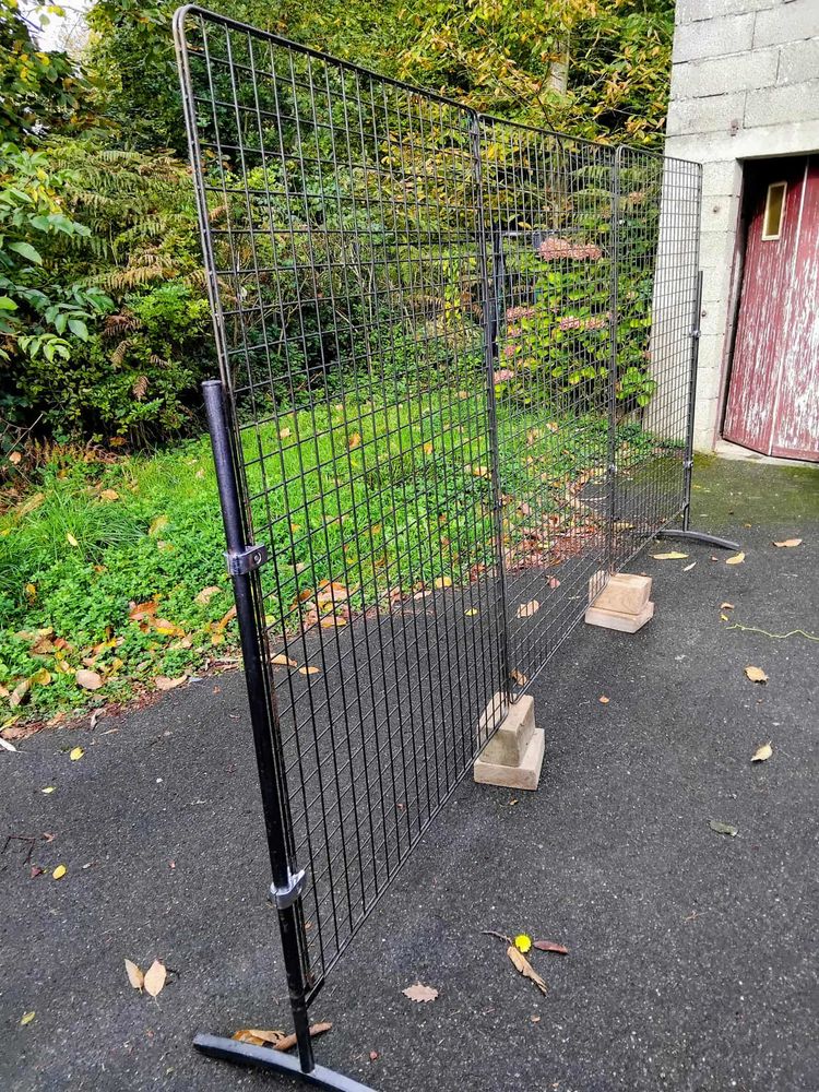 3 Grilles d'exposition artistique 1 m x 1,5 m 100 Saint-H�len (22)
