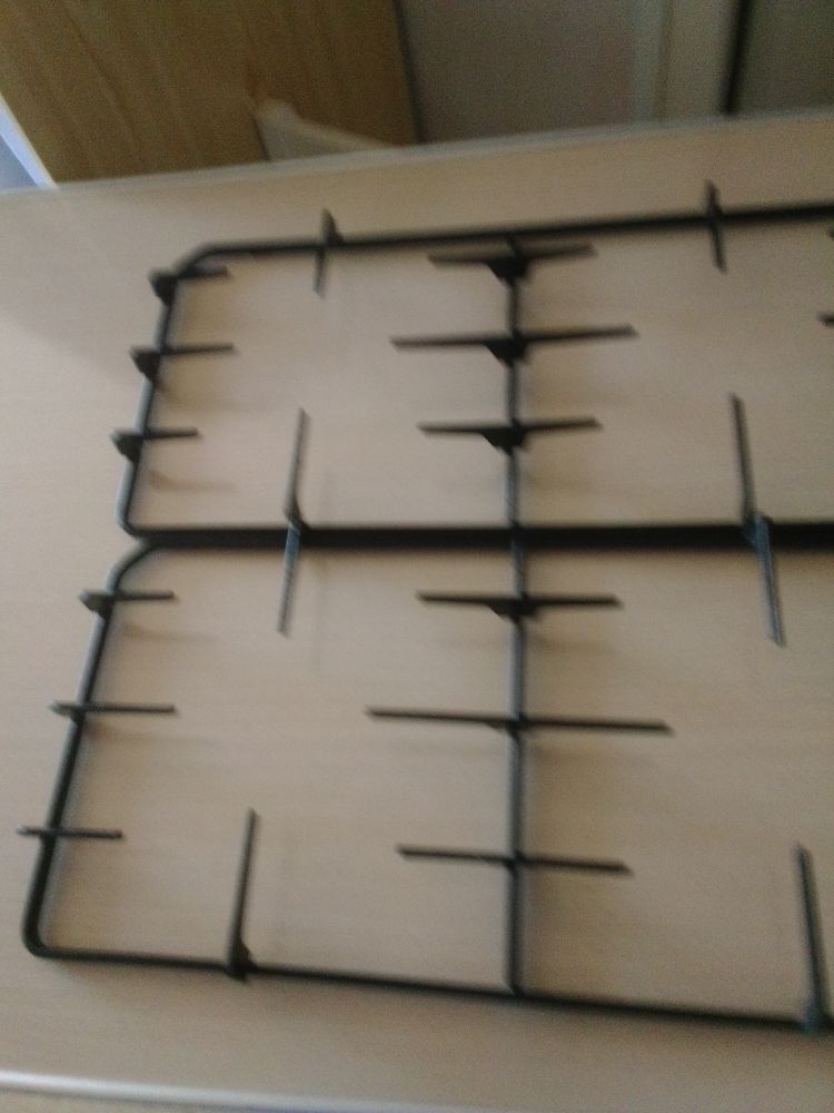 2 GRILLES POUR PLAQUE GAZ 
8 Le Pr�-Saint-Gervais (93)