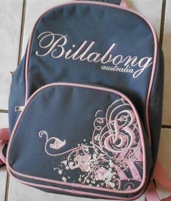 sac a dos gris et rose Billabong - H 34 x L 24
15 Domart-en-Ponthieu (80)