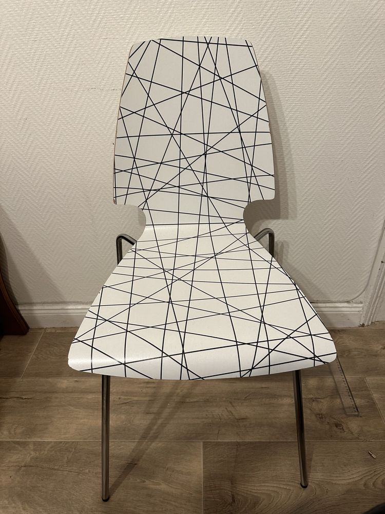 GROS LOT CHAISES EMPILABLES 9 Metz (57)