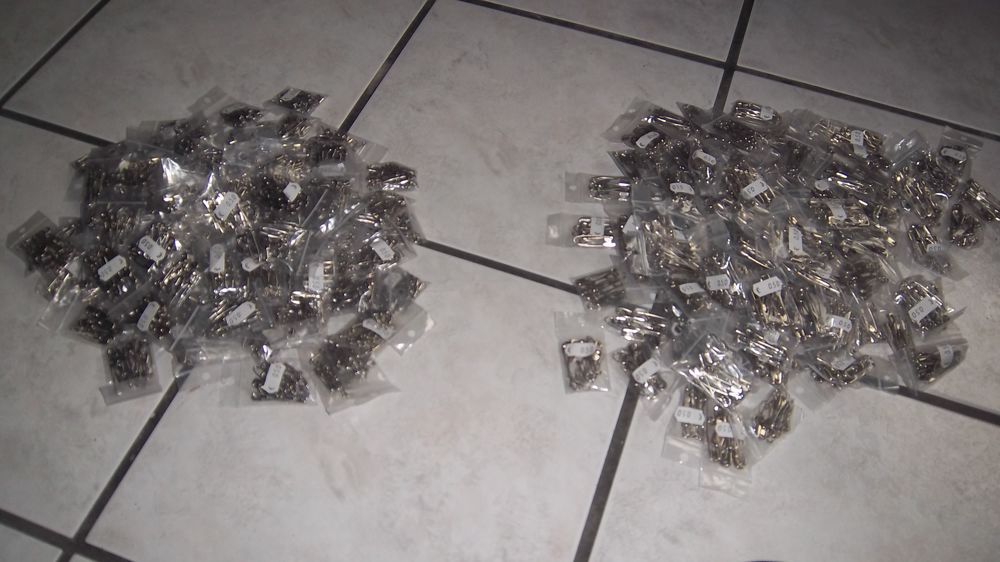 Gros lot �pingles de suret� 38 mm et 28 mm 40 Colombier-Fontaine (25)