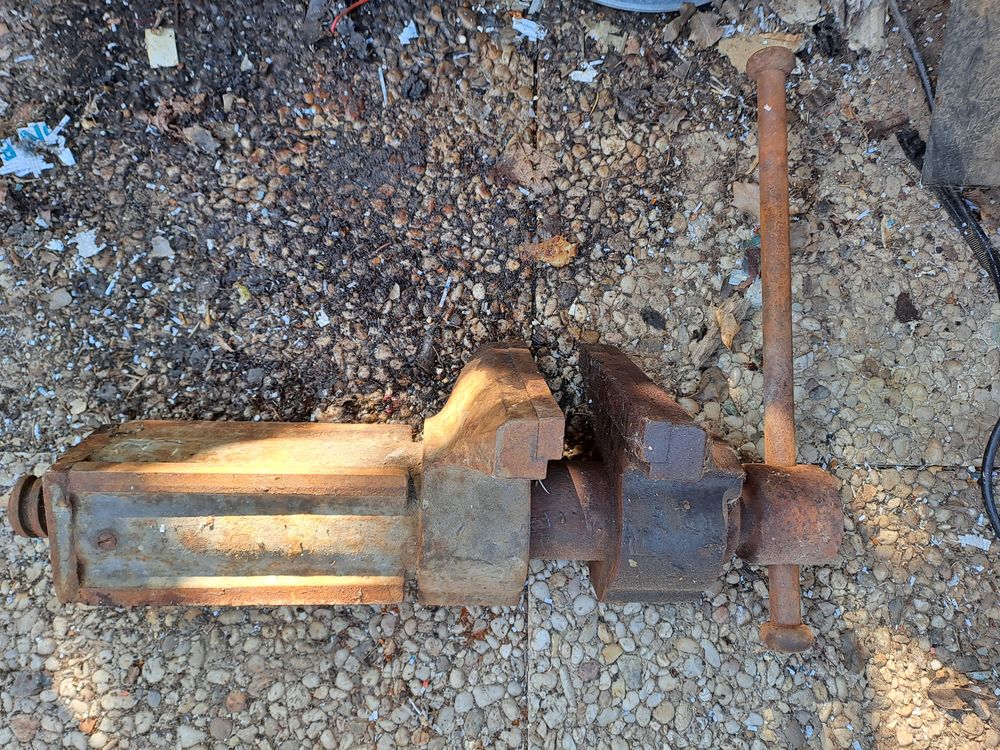 gros �tau 100 Montceaux-l�s-Provins (77)