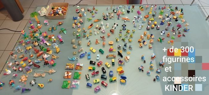 Gros lot de + 300 figurines et accessoires KINDER (ann�es 90 45 Ay (51)