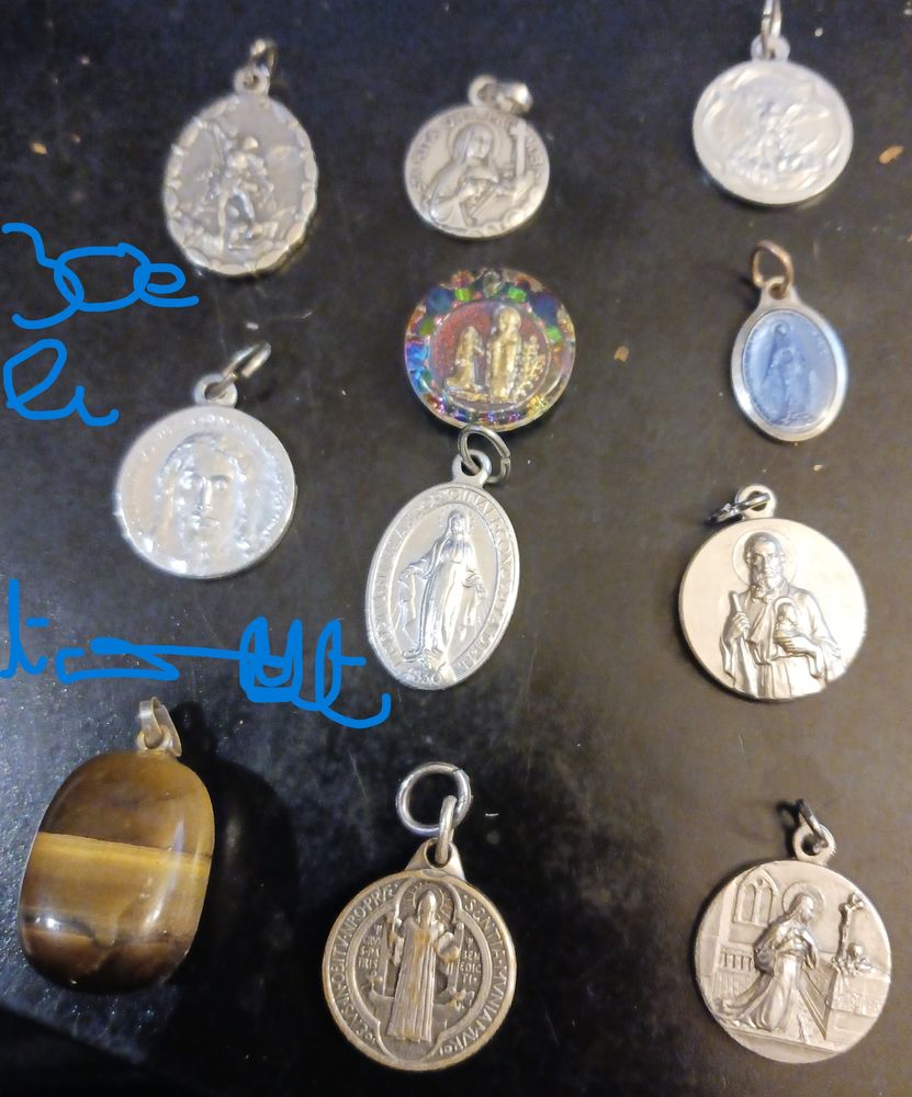 Gros lot m�daille argent et 1 oeil de tigre NEGOCIABL 30 B�thune (62)