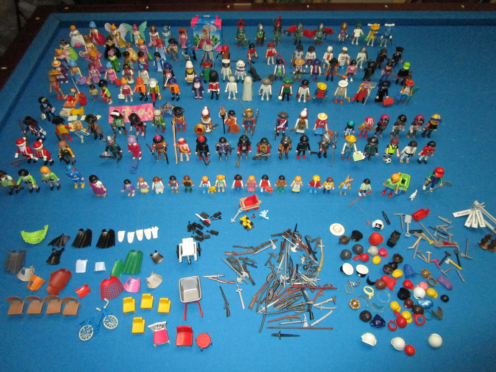 GROS LOT PLAYMOBIL  FIGURINES+ACCESSOIRES 100 Villepinte (93)