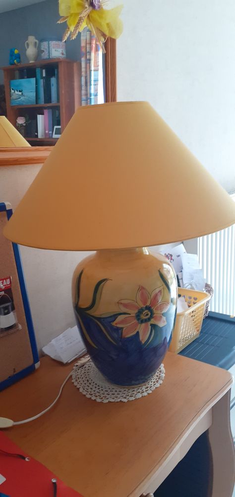 grosse lampe � poser jaune 20 Miribel (01)