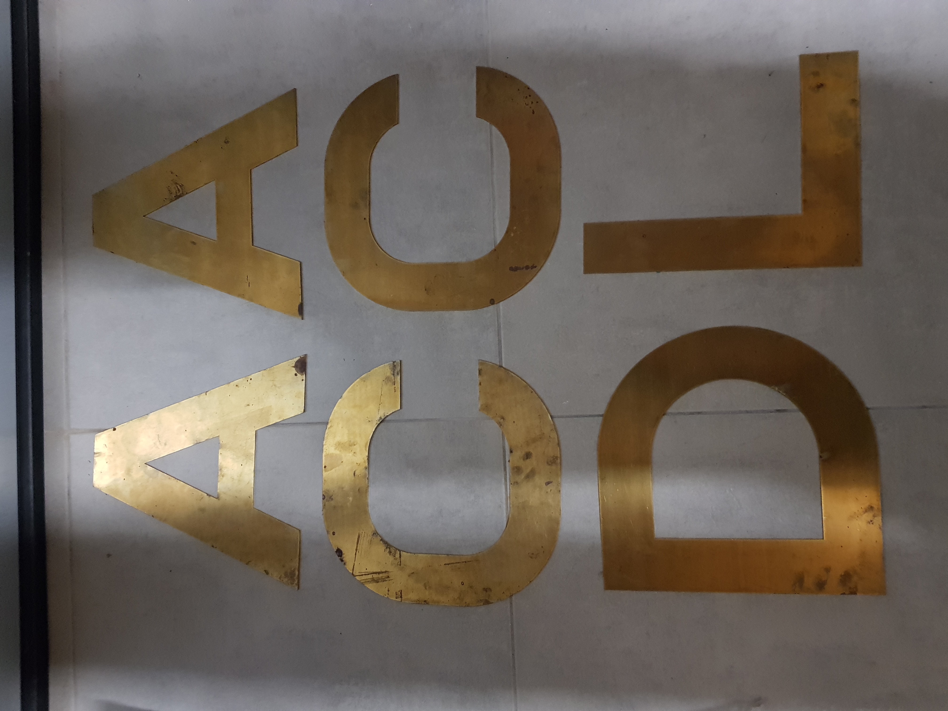 Grosse lettre en laiton 20 Bellegarde (30)