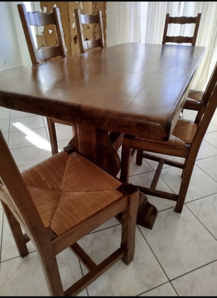 Grosse table de salle � manger en ch�ne. Massif. 500 Marseillan (34)