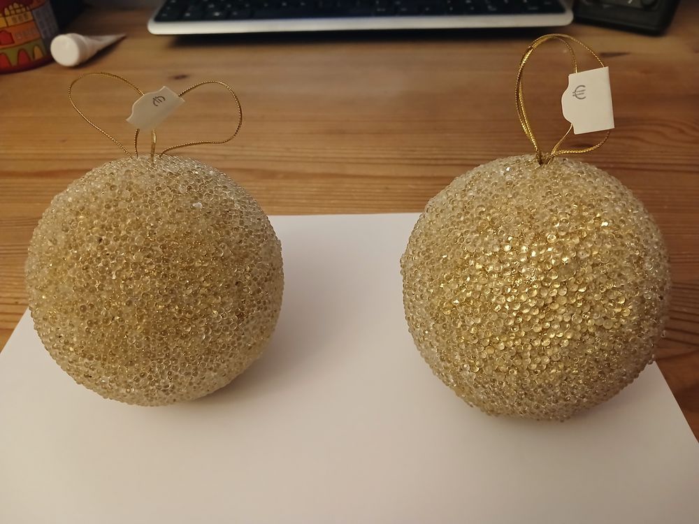 2 grosses boules de No�l 6 Ch�teauneuf-les-Martigues (13)