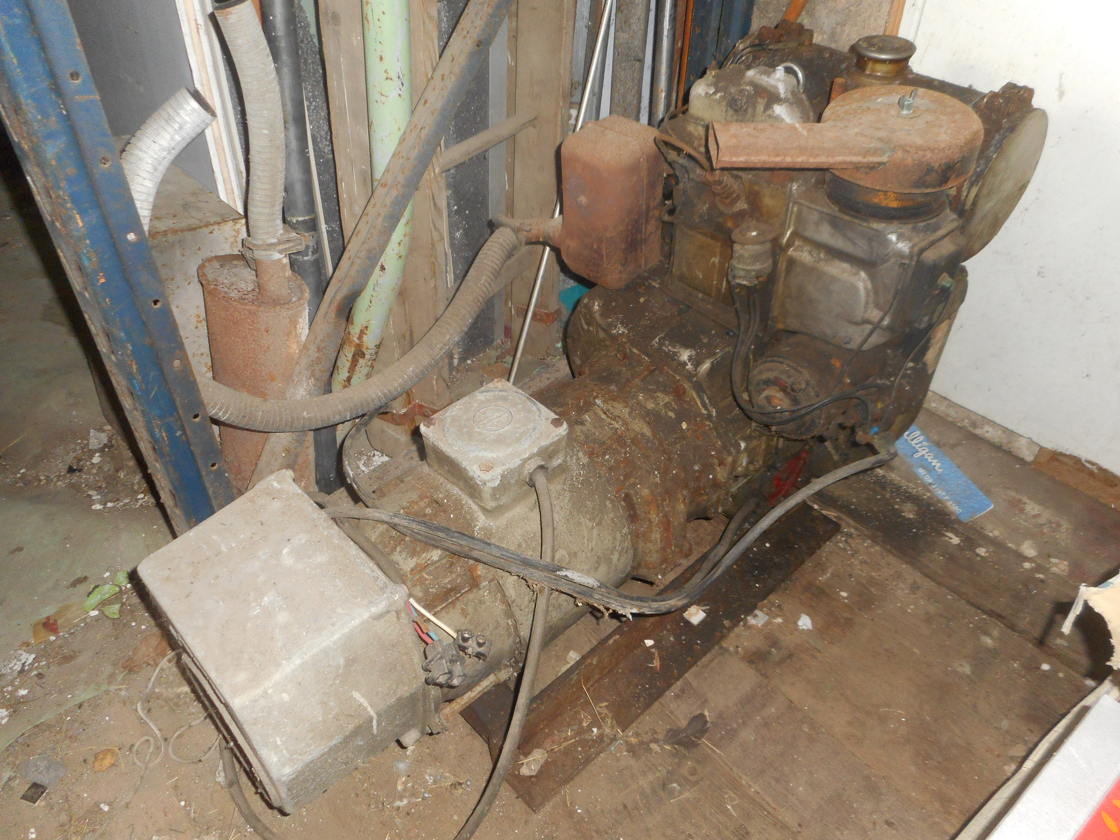   GROUPE �LECTROG�NE 
MOTEUR / refroidissement par air
1250 Saran (45)