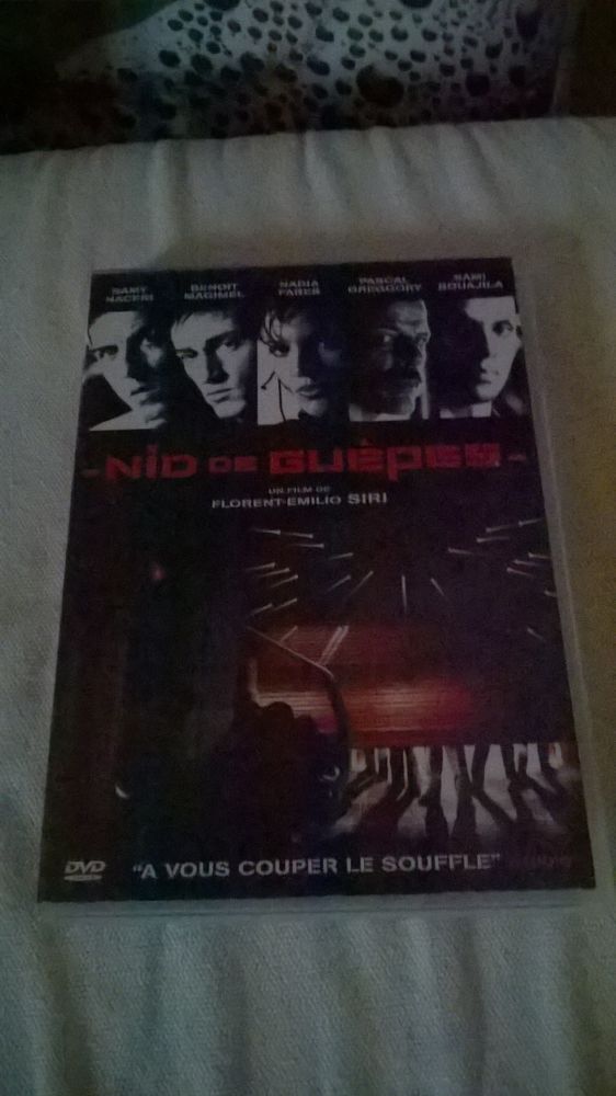 DVD Nid de gu�pes 
2003
Excellent etat
En Fran�ais
+Bonus 5 Talange (57)