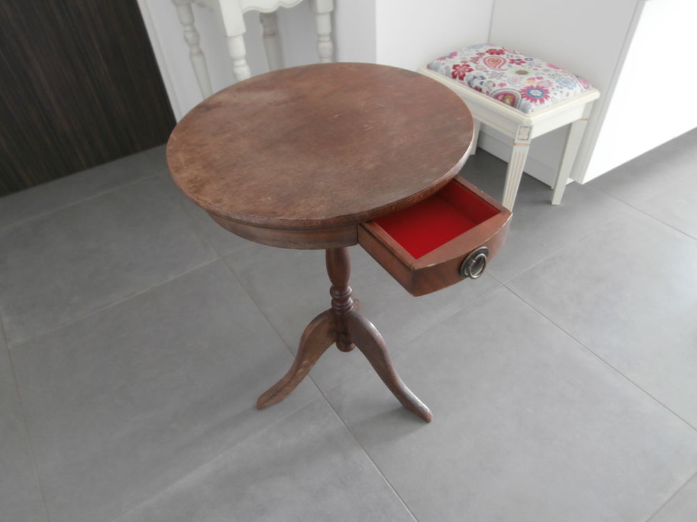 Gu�ridon avec petit tiroir , Diam�tre 45 cm 18 Les Sables-d'Olonne (85)