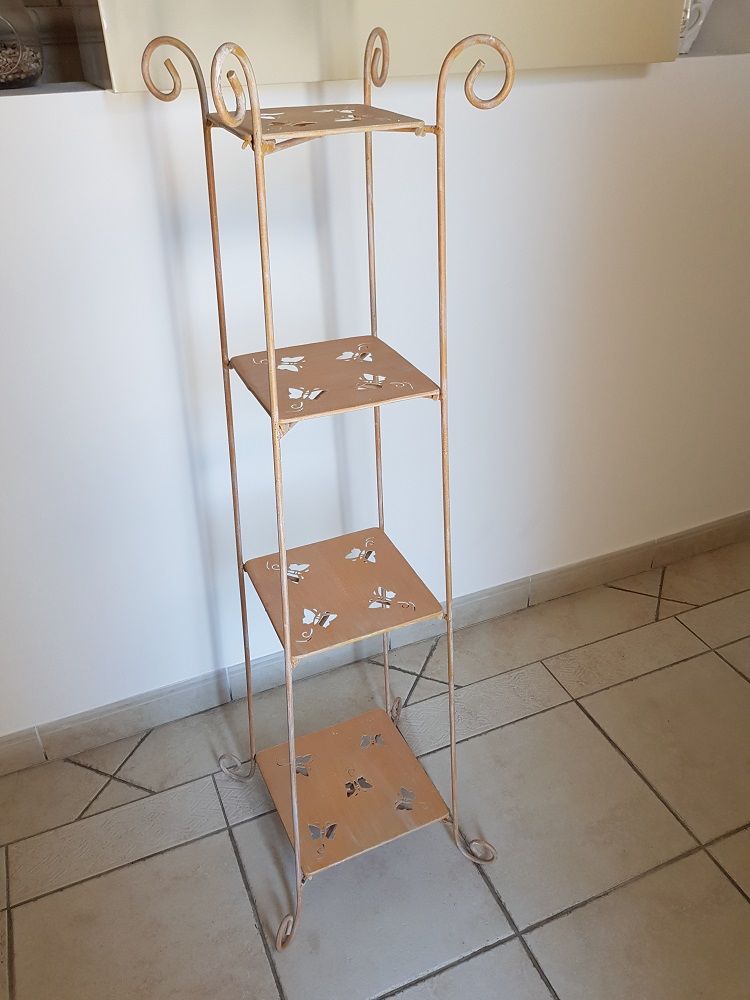 Gu�ridon �tag�re m�tal 4 plateaux 20 Saint-G�ly-du-Fesc (34)