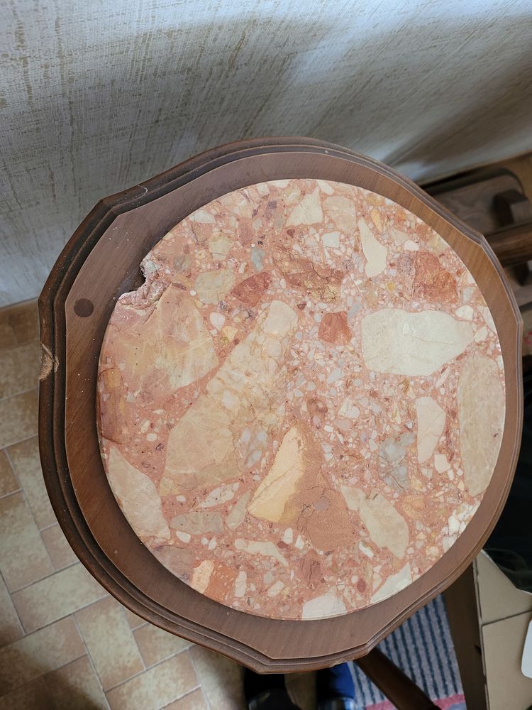 Gu�ridon ouvrag� en bois une �raflure sur un c�t� du bois pr 5 Saint-�tienne (42)