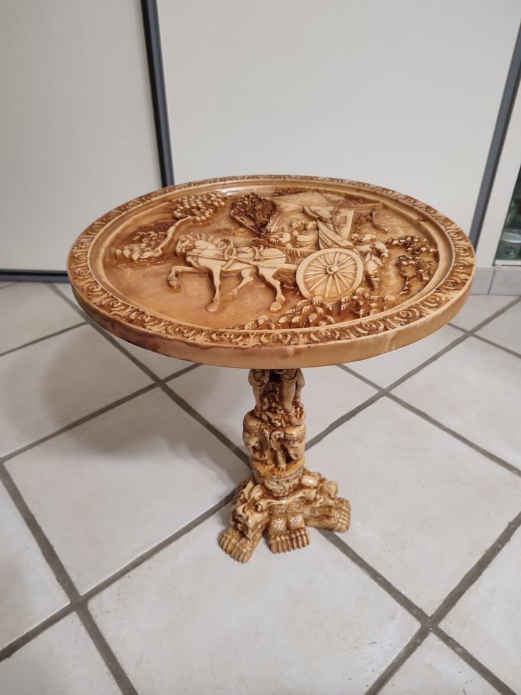 Gu�ridon en r�sine d'inspiration indon�sienne 0 Poitiers (86)