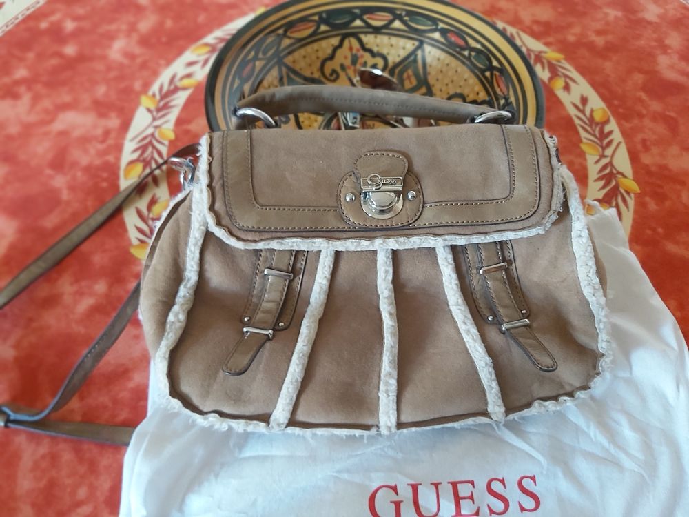 guess maroquinerie