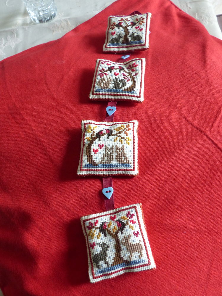 guirlande au POINT DE CROIX 20 Roclincourt (62)