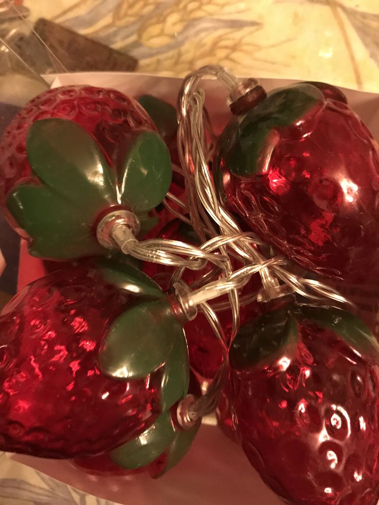 GUIRLANDES 10 fraises lumineuses rouge 10 Saint-Genis-Laval (69)