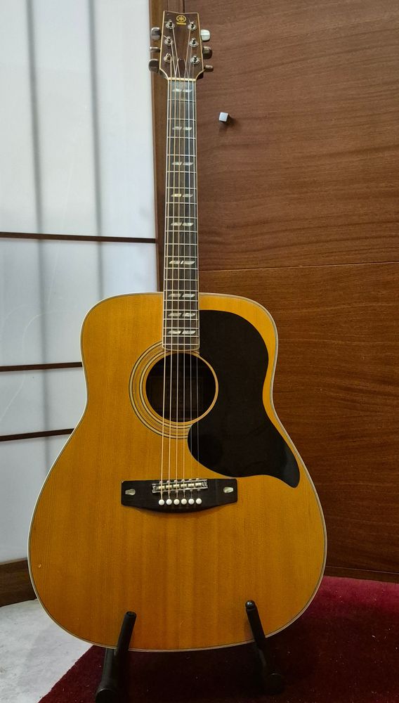 Guitare accoustique YAMAHA FG 300 650 S�n� (56)