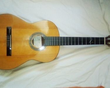 Guitare Acoustique Classique XP 4/4 en Bois
60 Guipry (35)