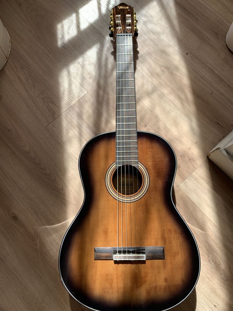 Guitare acoustique neuf
130 Toulon (83)