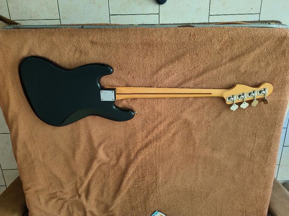 guitare basse Jazz Bass Fender 550 Fr�jus (83)