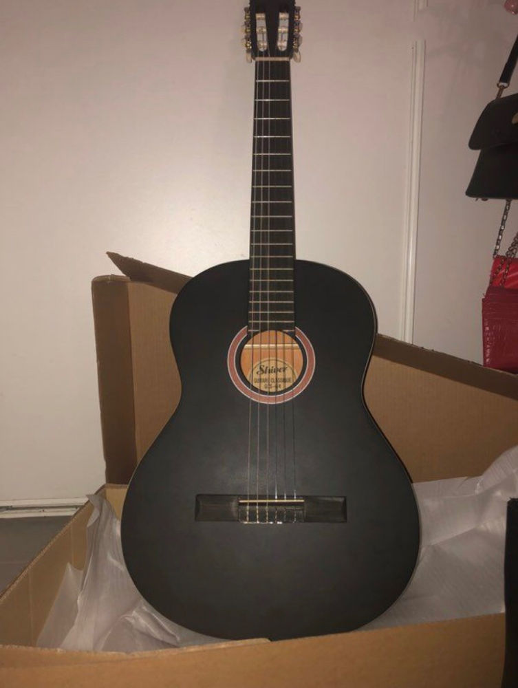 Guitare classique noire 99 Narbonne (11)