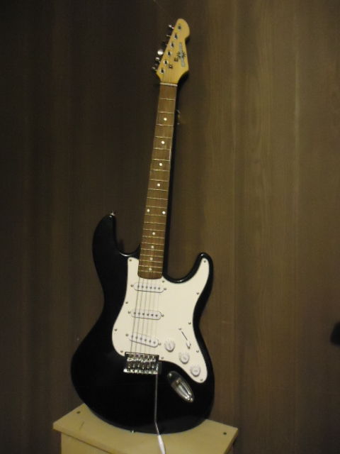 Guitare �lectrique  GEAR4MUSIC  40 Charleville-M�zi�res (08)