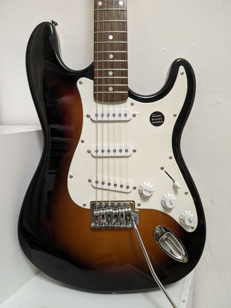 - Guitare �lectrique Tenson X-20 SB 120 Marseille 5 (13)