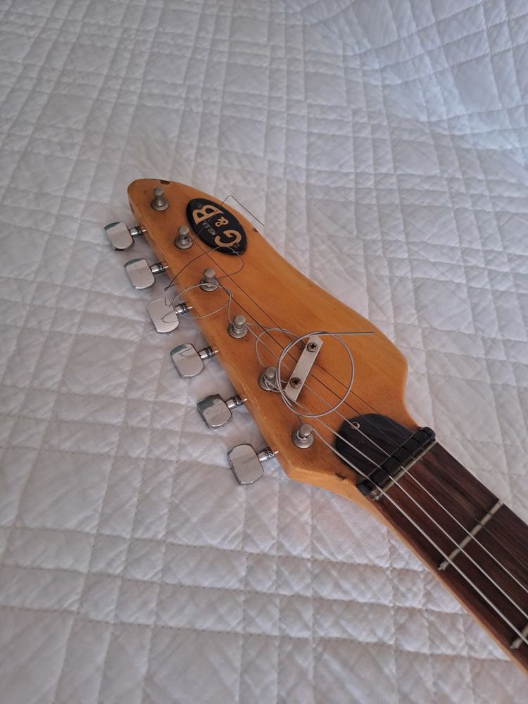 GUITARE ELECTRIQUE VINTAGE 1590 Portiragnes (34)