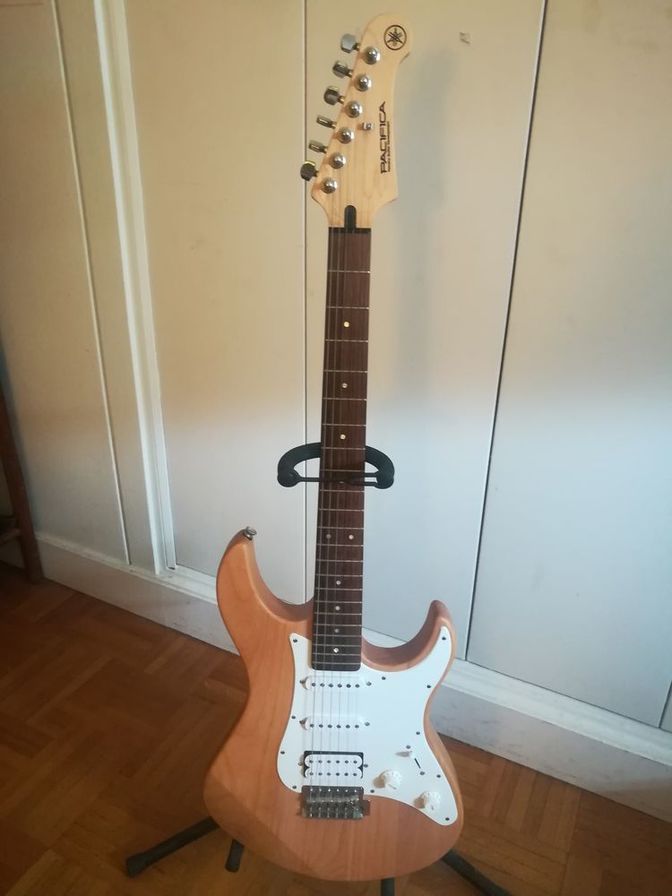 Guitare �lectrique YAMAHA PACIFICA P112J beige 130 Paris 16 (75)