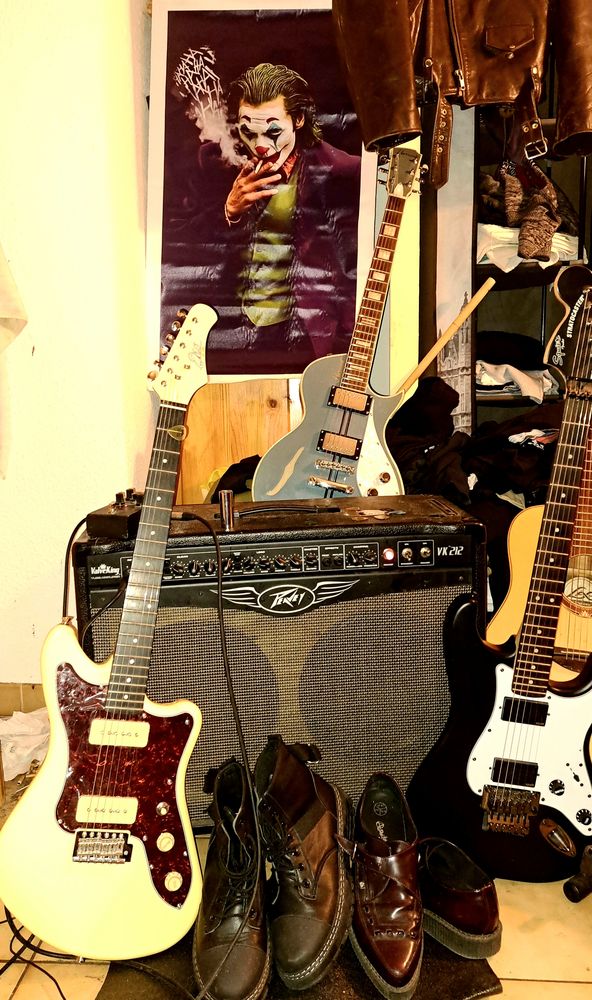 Guitare electrique  EKO 200 P�zenas (34)