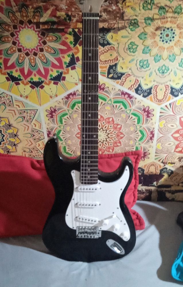 je ma guitare �lectrique 200 Poissy (78)