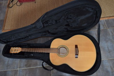 Guitare electro acoustique Cort CJ-3 Jumbo
280 Chasseneuil (36)