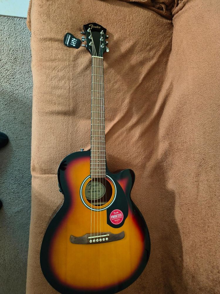 guitare �lectro acoustique 140 Fr�jus (83)