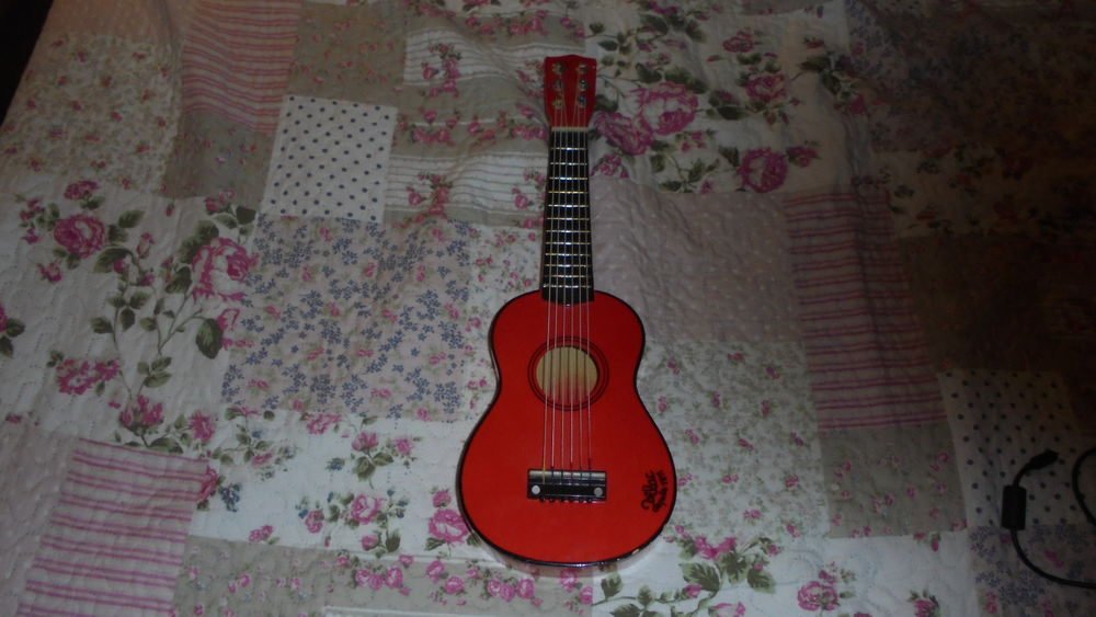 guitare enfant classique rouge 20 Colombes (92)