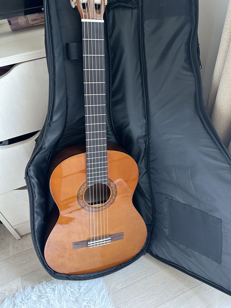 Guitare et son �tui 100 Juvisy-sur-Orge (91)