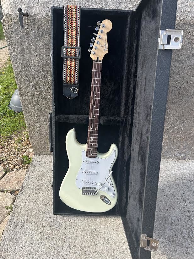 guitare Fender 700 Chenay-le-Ch�tel (71)