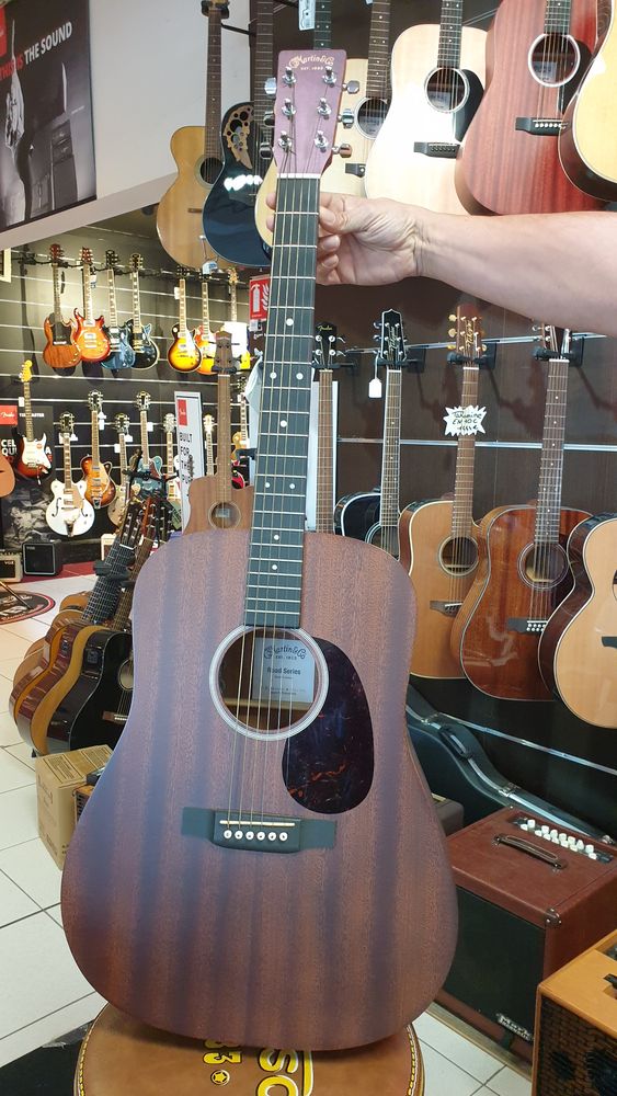 Guitare Folk �lectro-acoustique
MARTIN Guitars D15
995 Condat-sur-Trincou (24)