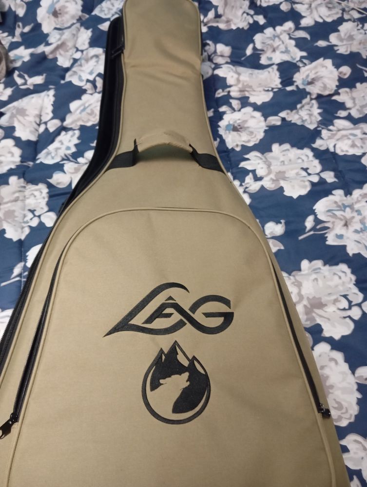 Guitare folk lag sauvage 300 Sainte-Sigol�ne (43)