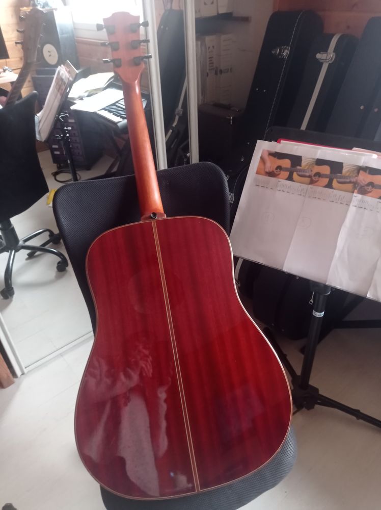 Guitare folk 280 Le Puy-en-Velay (43)