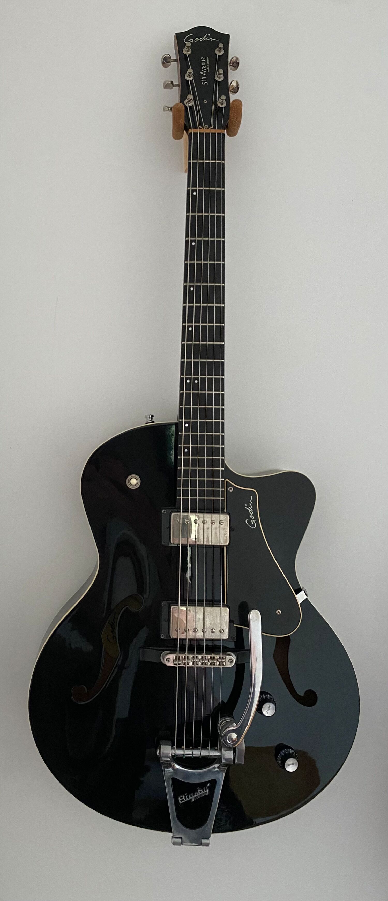 Guitare Godin 5th avenue Uptown black 1100 Balbigny (42)