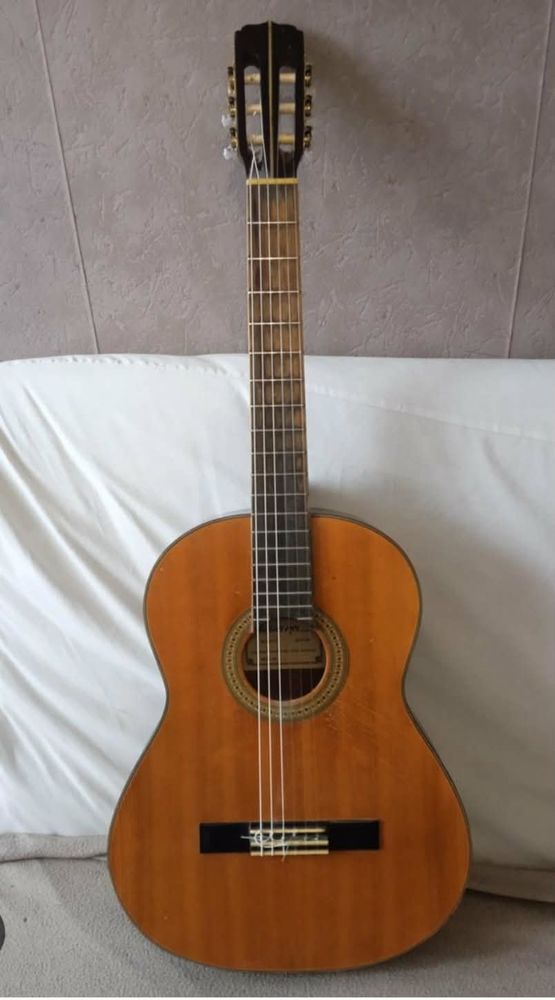 Guitare ispana classique 70 Charleville-M�zi�res (08)