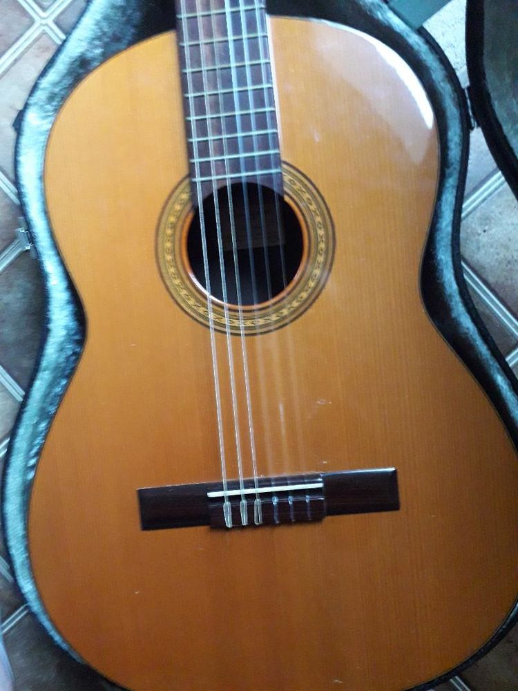Guitare de Luthier 800 Niort (79)